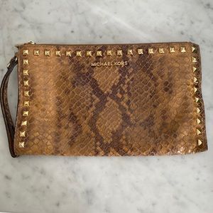 💠FLASH SALE💠Authentic Michael Kors snake clutch✨